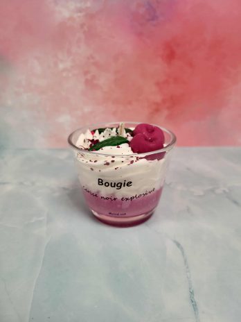 Bougie chantilly cerise noir explosive