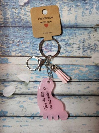 Porte clé personnalisé pied « Veux-tu être ma marraine? »