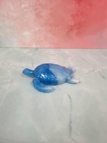 Tortue de mer bleu et blanc.