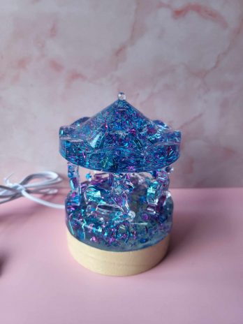 Vielleuse carrousel feuilles violet, bleu et turquoise.