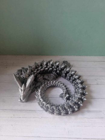 Décoration dragon enroulé.