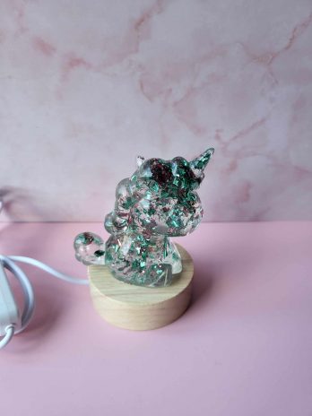 Vielleuse licorne feuilles vert et rose.