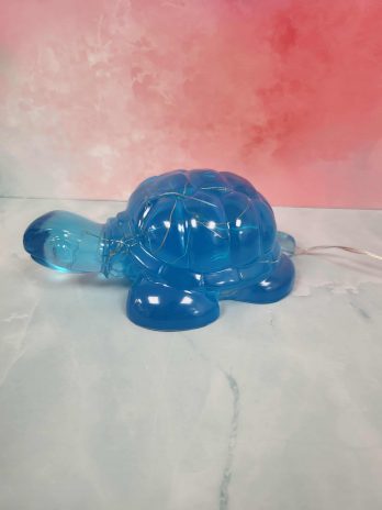 Décoration lumineuse tortue bleu à paillettes.