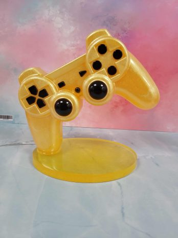 Manette jaune lumineuse led en résine époxy.