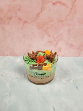 Bougie chantilly évasion en forêt.