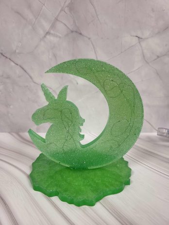 Décoration lune licorne vert à paillettes.